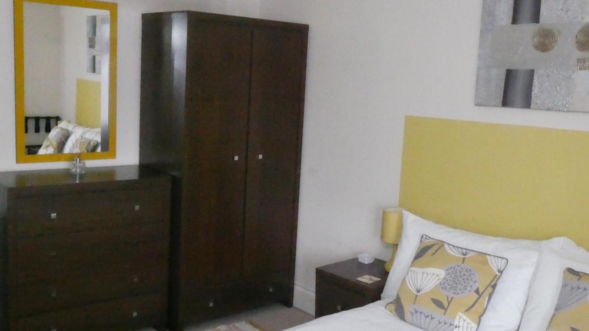 Cosy Apartments At Peel House 特伦特河畔伯顿 外观 照片